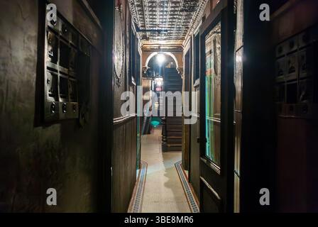 New York City, NY, USA, innen, schmaler Flur, "Mietsmuseum" im alten städtischen NYC Gebäude in der Lower East Side, Manhattan, Mietshäuser New Yorker Einwanderer, niemand Stockfoto