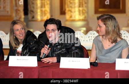 Sam Taylor-Wood, Aaron Johnson und Ann-Marie Duff bei einer Pressekonferenz für "Nowhere Boy" in Liverpool am 13. März 2009 Stockfoto