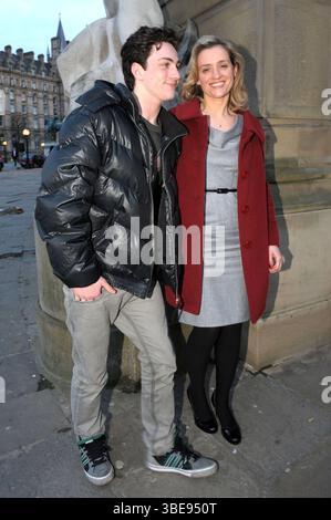 Aaron Johnson und Ann-Marie Duff bei einer Pressekonferenz für "Nowhere Boy" in Liverpool am 13. März 2009 Stockfoto