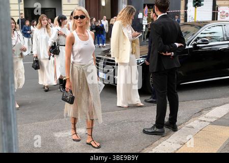 Caroline Daur kommt in der Villa Albani Torlonia an, um die Dior Cruise 2026 Show zu besuchen. Stockfoto