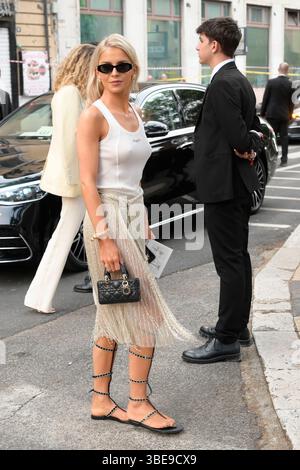 Caroline Daur kommt in der Villa Albani Torlonia an, um die Dior Cruise 2026 Show zu besuchen. (Foto: Mario Cartelli / SOPA Images/SIPA USA) Stockfoto