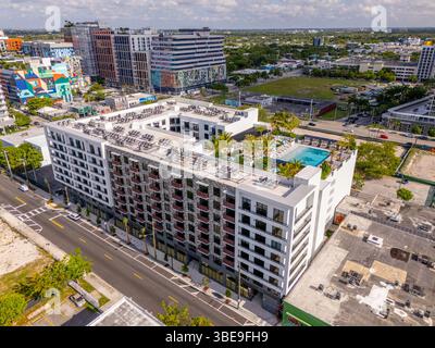 miami, FL, USA - 20. Mai 2025: Wynwood Station Miami Apartment Building Stockfoto