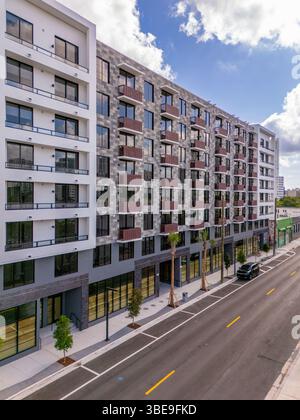 miami, FL, USA - 20. Mai 2025: Wynwood Station Miami Apartment Building Stockfoto