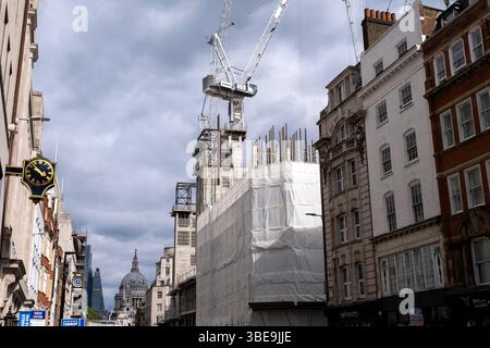 Am 7. Mai 2025 in London, Vereinigtes Königreich, wurde das Salisbury Square Development in EC4 gebaut, das entlang der Fleet Street in Richtung St Pauls Cathedral verläuft. Das Projekt „Fleet Street Estate“ wurde früher als „Fleet Street Estate Project“ bezeichnet und wird eine neue, zweckmäßig errichtete juristische Einrichtung mit dem Namen „City of London Law Courts“ und ein Polizeipräsidium der City of London bereitstellen. Stockfoto