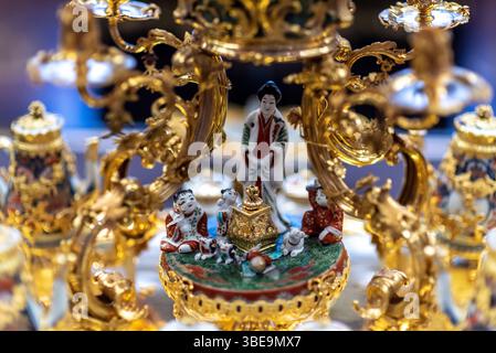 Kunstgegenstände im Kunsthistorischen Museum Wien - Museum für Bildende Künste, Sammlung von Skulpturen, Gemälden und Habsburgerkunst in Maria Theresie Stockfoto