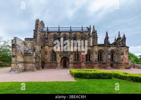 Blick auf die alte Rosslyn-Kapelle. Roslin in Midlothian, Schottland, Vereinigtes Königreich, Europa. Stockfoto