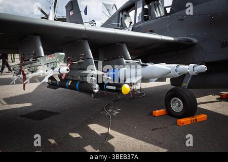 Lufttraktor AT-802U bewaffnete Waffen für mehrere Missionen auf der Pariser Flugschau. Frankreich - 18. Juni 2015 Stockfoto