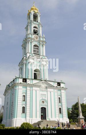 Sergiev Posad - 10. August 2015: Blick auf den Glockenturm der Trinity-Sergius Lawra Stockfoto