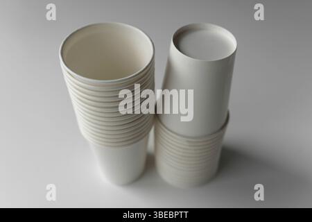 Minimalistisches Bild von weißem Papier Stockfoto