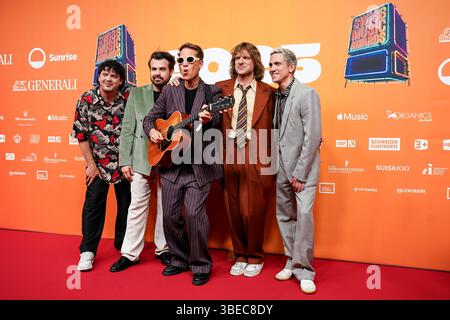Zürich, Schweiz, 28. Mai 2025: Schweizer Musikgruppe Hecht auf dem roten Teppich während der Swiss Music Awards 2025 im Hallenstadion Zürich, Schweiz Stockfoto
