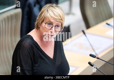 Ministerin Caroline Gennez Vooruit auf der Plenarsitzung des flämischen parlaments in Brüssel, Belgien, 28. Mai 2025 Stockfoto