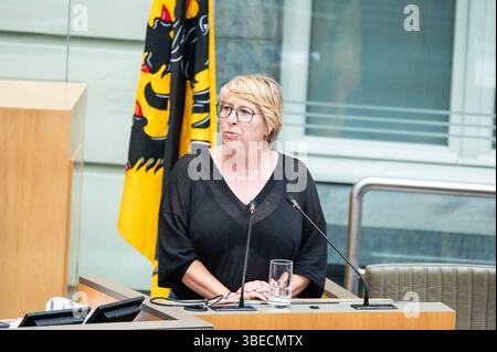 Ministerin Caroline Gennez Vooruit auf der Plenarsitzung des flämischen parlaments in Brüssel, Belgien, 28. Mai 2025 Stockfoto