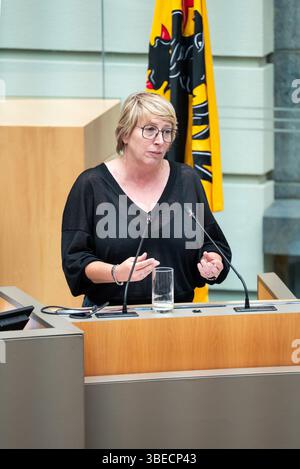 Ministerin Caroline Gennez Vooruit auf der Plenarsitzung des flämischen parlaments in Brüssel, Belgien, 28. Mai 2025 Stockfoto