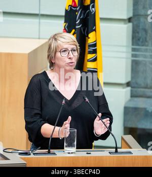 Ministerin Caroline Gennez Vooruit auf der Plenarsitzung des flämischen parlaments in Brüssel, Belgien, 28. Mai 2025 Stockfoto