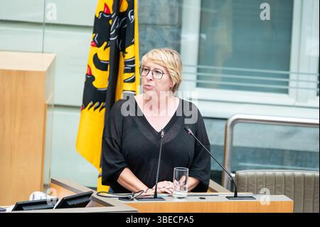 Ministerin Caroline Gennez (Vooruit) auf der Plenarsitzung des flämischen parlaments am 28. Mai 2025 in Brüssel, Belgien Stockfoto
