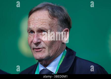 Deutschland. Mai 2025. Fussball DFB-Pokal Finale Arminia Bielefeld - VfB Stuttgart am 24.05.2025 im Olympiastadion Berlin Hans-Joachim Watzke ( Geschaeftsfuehrer Borussia Dortmund/Stellvertretender Sprecher des Praesidiums der Deutschen Fußball Liga DFL ) die DFB-Vorschriften verbieten die Verwendung von Fotografien als Bildsequenzen und/oder Quasi-Video. Foto: Revierfoto Credit: ddp Media GmbH/Alamy Live News Stockfoto