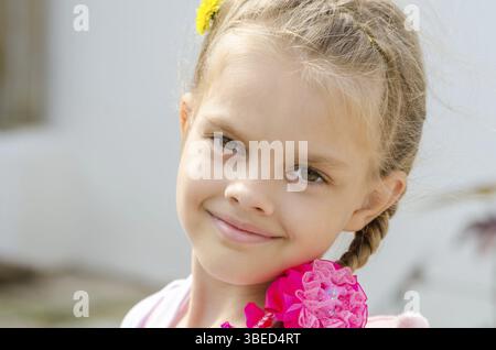 Close-up Portrait eines schönen sechs Jahre alten Mädchens Stockfoto
