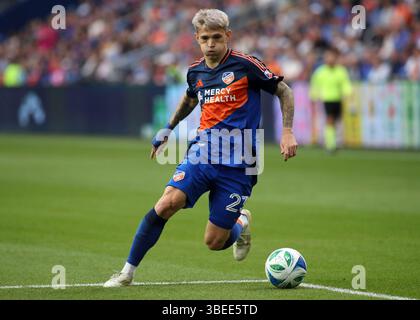 Cincinnati, Ohio, USA. Mai 2025. Luca Orellano spielt den Ball während eines MLS-Fußballspiels zwischen dem FC Cincinnati und dem FC Dallas im TQL Stadium in Cincinnati, Ohio. Kevin Schultz/CSM/Alamy Live News Stockfoto