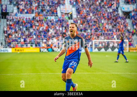 Cincinnati, Ohio, USA. Mai 2025. FC Cincinnati Mittelfeldspieler Pavel Bucha (20) feierte sein erstes Tor im Spiel während eines MLS-Spiels im TQL Stadium. Credit: Trent Patterson/ZUMA Press Wire/ZUMA Wire/Alamy Live News Stockfoto