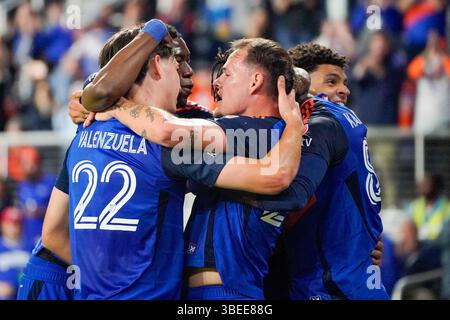 Cincinnati, Ohio, USA. Mai 2025. Der FC Cincinnati feiert sein drittes Tor des Spiels, das der Mittelfeldspieler Gerardo Valenzuela (22) des FC Cincinnati während eines MLS-Spiels im TQL Stadium erzielte. Credit: Trent Patterson/ZUMA Press Wire/ZUMA Wire/Alamy Live News Stockfoto