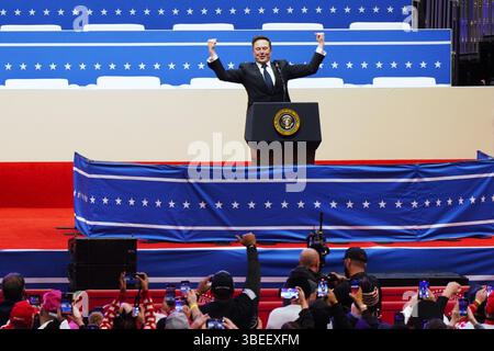 Washington, USA. Januar 2025. Dieses Foto, aufgenommen am 20. Januar 2025, zeigt Elon Musk eine Rede in der Capital One Arena in Washington, DC, USA. Elon Musk, CEO von Tesla, erklärte am 28. Mai, dass er seine Regierungsrolle als Berater von US-Präsident Donald Trump verlässt. Quelle: Wu Xiaoling/Xinhua/Alamy Live News Stockfoto