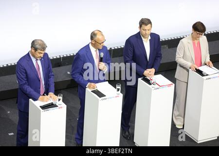 Berlin, Deutschland, 05. Mai 2025. Unterzeichnung des Koalitionsabkommens durch SPD, CDU, CSU - Unterzeichnung des Koalitionsvertrages durch SPD, CDU, CSU Foto: Klaus KROENERT Credit: Klaus KROENERT/Alamy Live News Stockfoto