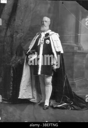 Dieses Porträt des Studios Lafayette aus dem Jahr 1902 zeigt Sir Arthur Hamilton-Gordon, 1. Baron Stanmore (1853–1913), einen prominenten britischen Adligen und Lord Steward des Haushalts von 1895 bis 1905. Neben ihm ist Beatrix Louisa, Countess of Pembroke, seine Frau, die Tochter des 2. Earl of Durham war. Stockfoto