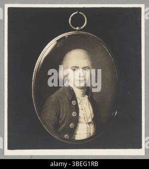 Das Miniaturporträt von Robert Morris Jr. (1734–1806), das Louis Ami Arlaud zugeschrieben wurde, wurde 1805 kurz vor seinem Tod gemalt. Morris war eine Schlüsselfigur in der frühen amerikanischen Geschichte, bekannt für seine Beiträge zur Gründung der Vereinigten Staaten. Stockfoto