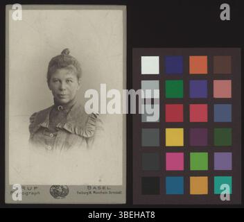 Diese um 1900 entstandene Schrankkartenaufnahme von Emilie Troxler-von Speyr zeigt eine Schwarzweißdarstellung von Emilie Troxler-von Speyr im späten 19. Jahrhundert. Stockfoto