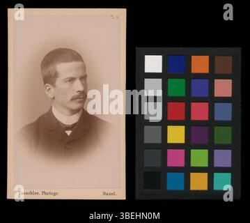 *Portrait of Paul Vonder Muehll-Passavant* (um 1889) ist eine schwarz-weiße Schrankkarte, die Paul Vonder Muehll-Passavant in einem für die Porträtfotografie des späten 19. Jahrhunderts typischen Stil darstellt. Stockfoto