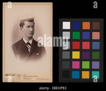 Wilhelm Burckhardt-Brenner ist auf dieser Schwarzweiß-Fotografie aus dem Jahr 1885 dargestellt, die ein formelles Atelierporträt des späten 19. Jahrhunderts aufnimmt. Stockfoto