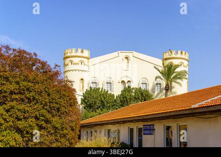 Tel-Aviv, Israel - 16. Mai 2025: Blick auf die Schulgenerationen von Jaffa. Jetzt Teil von Tel-Aviv-Yafo, Israel Stockfoto