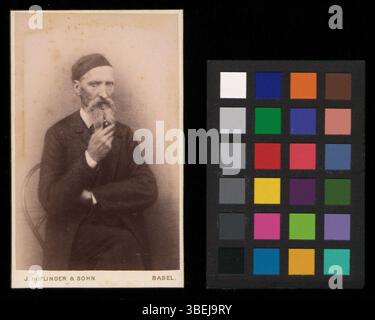 Diese Schwarz-weiß-Schrankkarte, die zwischen 1875 und 1895 entstand, zeigt Adolf Follenweider in einem traditionellen Porträtstil aus dem 19. Jahrhundert. Stockfoto