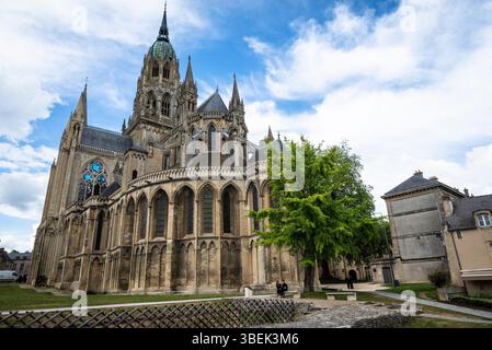 Kathedrale von Bayeux, auch bekannt als Kathedrale unserer Lieben Frau von Bayeux, eine römisch-katholische Kirche, erbaut im normannischen-romanischen Stil, Bayeux, Normandie, Fr. Stockfoto