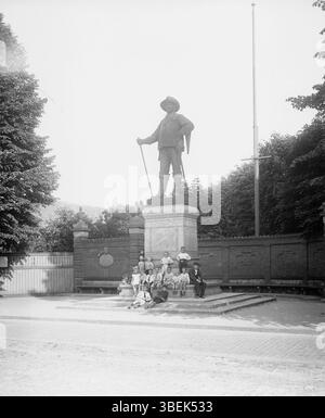 Foto von Peter Elfelt von der Statue von König Christian IV. In Øster Voldgade, Kopenhagen, aufgenommen in den 1910er Jahren Die Statue erinnert an einen der einflussreichsten Monarchen Dänemarks. Stockfoto
