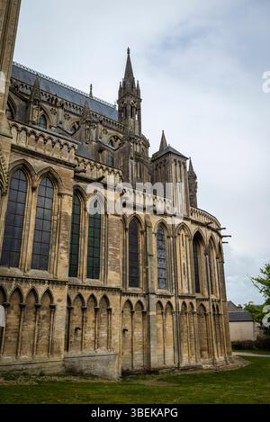 Kathedrale von Bayeux, auch bekannt als Kathedrale unserer Lieben Frau von Bayeux, eine römisch-katholische Kirche, erbaut im normannischen-romanischen Stil, Bayeux, Normandie, Fr. Stockfoto
