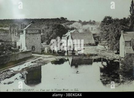 Diese Postkarte aus der Zeit um 1910 zeigt den Blick auf die Alte Brücke und die Mälzerbrauerei in Pont-Scorff und Cléguer. Von Léon & Lévy erfasst, bietet es einen Einblick in das Leben in dieser französischen Region des frühen 20. Jahrhunderts. Stockfoto