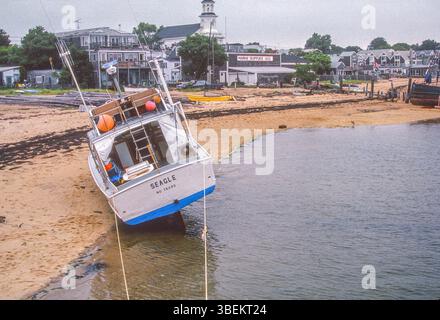 Angelboot Seagle, Lauf Auf Grund. Hafen Von Provincetown. Provincetown, Mexussetts. Cape Cod. USA Stockfoto
