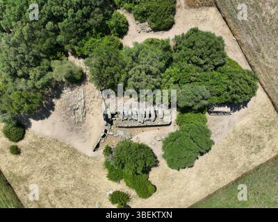 Arzachena, Sassari, Italien: Aus der Vogelperspektive der Riesengräber. tomba dei giganti, von Coddu Veccju bei Arzachena, archäologische Stätte in SAR Stockfoto