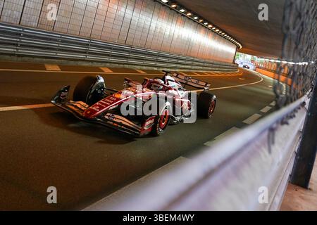 Charles Leclerc aus Monaco fuhr den (16) Scuderia Ferrari HP SF-25 Ferrari während des Formel-1-TAGES Heuer Gran Premio di Monaco 2025 am 23. Mai auf dem Circuit de Monaco, Monaco. Stockfoto