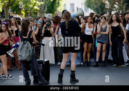 Roma, Italien. Mai 2025. Marcia rumorosa contro i femminicidi da San Giovanni a San Lorenzo organizzata da Studentesse Ed Associazioni Ñ Roma Ñ Italia Ñ Gioved“ 29 Maggio 2025 - Cronaca - (Foto di Cecilia Fabiano/ Credit: LaPresse/Alamy Live News Stockfoto