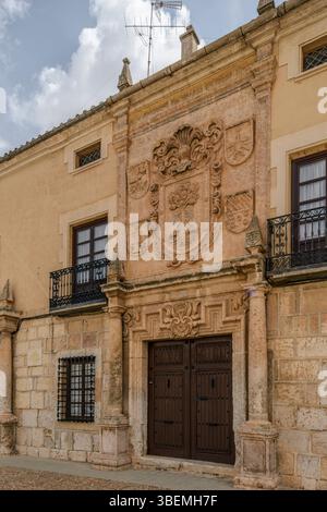 Doctor La Encina Palace, ein Renaissance-Palast mit einer barocken Fassade aus dem 17. Jahrhundert in der Stadt La Roda, Provinz Albacete, Spanien, Europa. Stockfoto