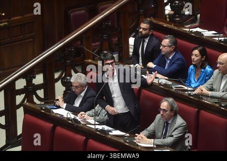 Rom, Italien. Mai 2025. Rom, Abgeordnetenkammer Abstimmungserklärungen und Schlussabstimmung über die Sicherheitsverordnung im Foto Nicola Fratoianni Credit: Independent Photo Agency/Alamy Live News Stockfoto