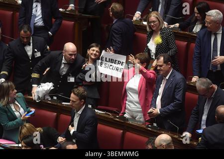 Rom, Italien. Mai 2025. Rom, Abgeordnetenkammer Abstimmungserklärungen und Schlussabstimmung über die Sicherheitsverordnung auf dem Foto der Protest der Opposition Credit: Independent Photo Agency/Alamy Live News Stockfoto