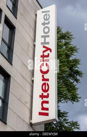 InterCityHotel hinter dem Bonner Hauptbahnhof Stockfoto