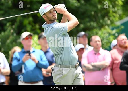 Dublin, Ohio, USA. Mai 2025. Wyndham Clark schlägt auf dem 15. Loch in Runde 1 des Memorial Tournament in Dublin, Ohio ab. Brent Clark/Cal Sport Media/Alamy Live News Stockfoto