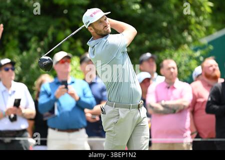 Dublin, Ohio, USA. Mai 2025. Wyndham Clark schlägt auf dem 15. Loch in Runde 1 des Memorial Tournament in Dublin, Ohio ab. Brent Clark/Cal Sport Media/Alamy Live News Stockfoto