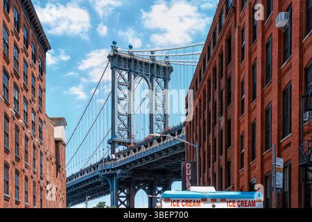 Manhattan Bridge vom Brooklyn District in New York City aus gesehen Stockfoto