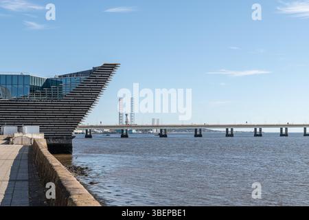 Die Architektur des Victoria and Albert Design Museum vom Riverside Walk, Dundee, Angus, Schottland Stockfoto