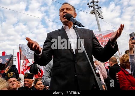 Kattowitz, Polen. Mai 2025. Präsidentschaftskandidat Karol Nawrocki, unterstützt von der rechten Partei Recht und Gerechtigkeit, spricht während einer Wahlkundgebung vor der zweiten Wahlrunde. In der ersten Runde wurde nicht entschieden, wer Präsident des Landes werden soll, da kein Kandidat die 50%-Mehrheit übergab. Zwei Siegerkandidaten – Rafal Trzaskowski und Karol Nawrocki – zogen am 1. Juni in die zweite Runde. (Foto: Dominika Zarzycka/SOPA Images/SIPA USA) Credit: SIPA USA/Alamy Live News Stockfoto